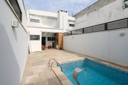 Casa à venda com 200m², 3 quartos e 4 vagasPiscina