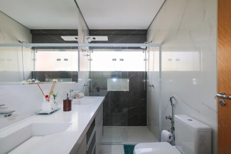 Casa à venda com 200m², 3 quartos e 4 vagasBanheiro da Suíte 1