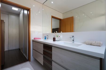 Casa à venda com 200m², 3 quartos e 4 vagasBanheiro da Suíte 1