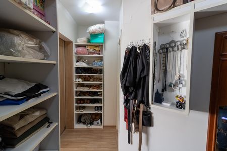 Casa de condomínio à venda com 400m², 3 quartos e 4 vagasCloset da suíte