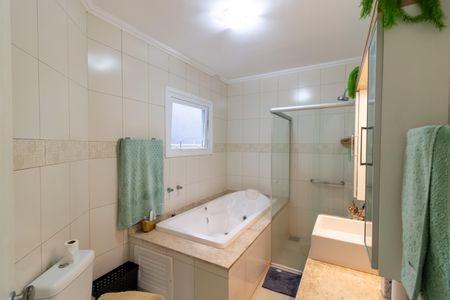 Casa de condomínio à venda com 400m², 3 quartos e 4 vagasBanheiro da Suíte