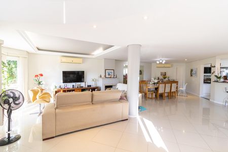 Casa de condomínio à venda com 400m², 3 quartos e 4 vagasSala