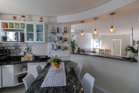 Casa de condomínio à venda com 400m², 3 quartos e 4 vagasCozinha