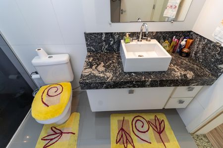 Casa de condomínio à venda com 400m², 3 quartos e 4 vagasBanheiro