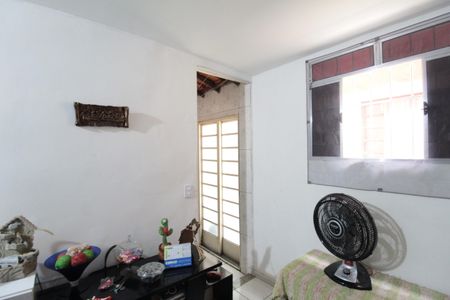 Casa de condomínio à venda com 60m², 2 quartos e 1 vagaSala