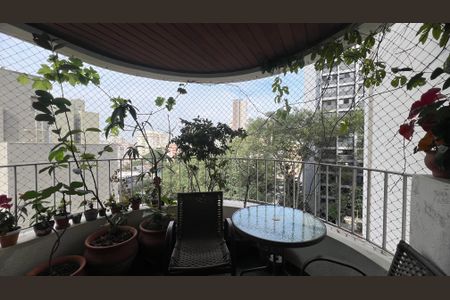 Apartamento para alugar com 120m², 3 quartos e 2 vagasVaranda