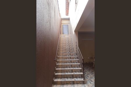 Casa à venda com 195m², 3 quartos e 2 vagasEscada