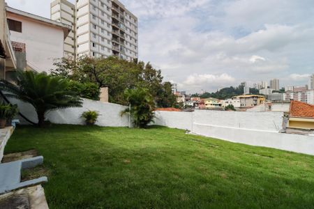 Casa para alugar com 200m², 4 quartos e 1 vagaQuintal