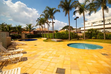 Apartamento à venda com 110m², 3 quartos e sem vagaÁrea comum - Piscina