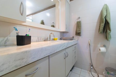 Apartamento à venda com 110m², 3 quartos e sem vagaBanheiro da Suíte 02