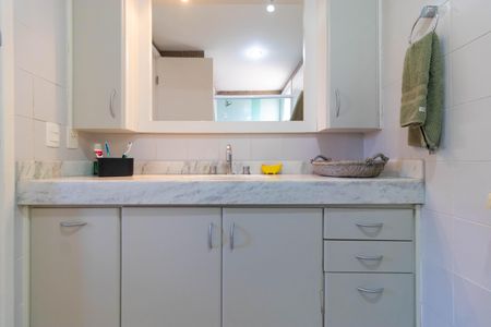 Apartamento à venda com 110m², 3 quartos e sem vagaBanheiro da Suíte 02