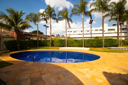 Apartamento à venda com 110m², 3 quartos e sem vagaÁrea comum - Piscina