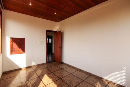 Casa de condomínio para alugar com 782m², 6 quartos e 8 vagasEscritório 2