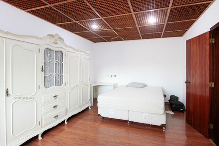 Casa de condomínio para alugar com 782m², 6 quartos e 8 vagasQuarto 1 suíte