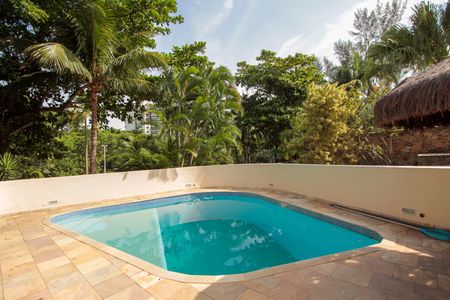 Casa de condomínio para alugar com 782m², 6 quartos e 8 vagasÁrea comum - Piscina