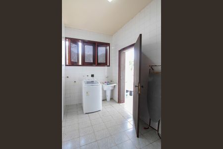 Casa de condomínio para alugar com 782m², 6 quartos e 8 vagasÁrea de Serviço