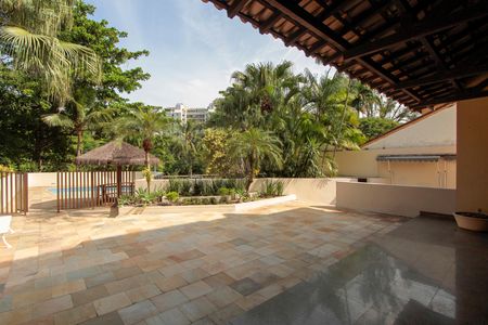 Casa de condomínio para alugar com 782m², 6 quartos e 8 vagasÁrea comum - Quintal de entrada