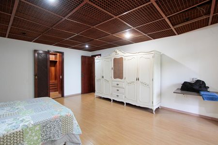 Casa de condomínio para alugar com 782m², 6 quartos e 8 vagasQuarto 3 suíte