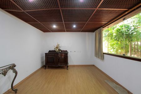 Casa de condomínio para alugar com 782m², 6 quartos e 8 vagasEscritório