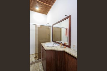 Casa de condomínio para alugar com 782m², 6 quartos e 8 vagasBanheiro - Quarto 1 suíte