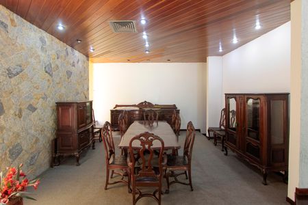 Casa de condomínio para alugar com 782m², 6 quartos e 8 vagasSala