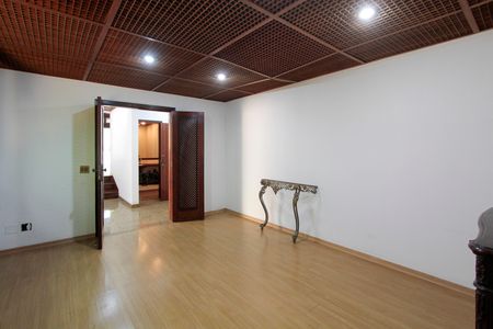 Casa de condomínio para alugar com 782m², 6 quartos e 8 vagasEscritório