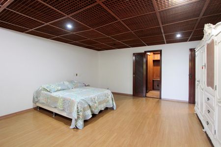 Casa de condomínio para alugar com 782m², 6 quartos e 8 vagasQuarto 3 suíte