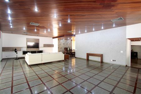 Casa de condomínio para alugar com 782m², 6 quartos e 8 vagasSala