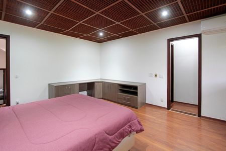 Casa de condomínio para alugar com 782m², 6 quartos e 8 vagasQuarto 4 suíte