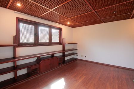 Casa de condomínio para alugar com 782m², 6 quartos e 8 vagasQuarto 5 suíte canadense