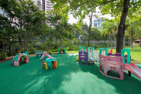 Casa de condomínio para alugar com 782m², 6 quartos e 8 vagasÁrea comum - Playground