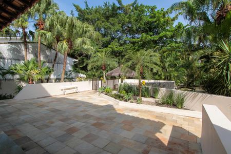 Casa de condomínio para alugar com 782m², 6 quartos e 8 vagasÁrea comum - Quintal de entrada