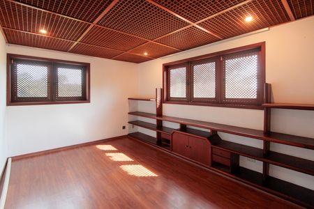 Casa de condomínio para alugar com 782m², 6 quartos e 8 vagasQuarto 5 suíte canadense