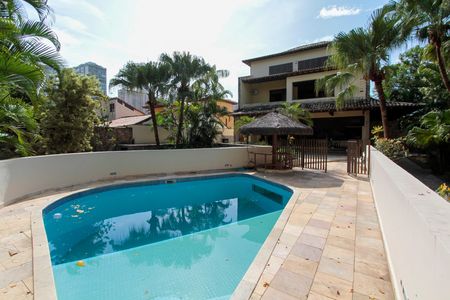 Casa de condomínio para alugar com 782m², 6 quartos e 8 vagasÁrea comum - Piscina