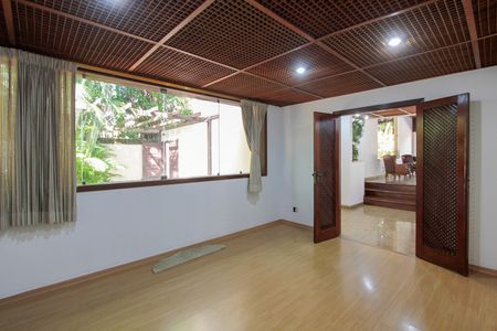 Casa de condomínio para alugar com 782m², 6 quartos e 8 vagasEscritório