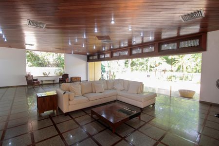 Casa de condomínio para alugar com 782m², 6 quartos e 8 vagasSala