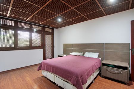 Casa de condomínio para alugar com 782m², 6 quartos e 8 vagasQuarto 4 suíte