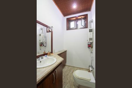 Casa de condomínio para alugar com 782m², 6 quartos e 8 vagasBanheiro - Quarto 1 suíte