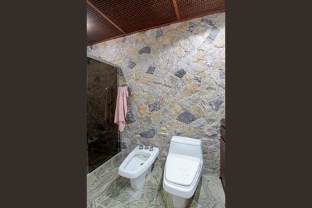 Casa de condomínio para alugar com 782m², 6 quartos e 8 vagasBanheiro Quarto 4 suíte