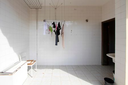 Casa de condomínio para alugar com 782m², 6 quartos e 8 vagasÁrea de Serviço