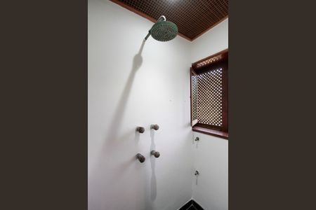 Casa de condomínio para alugar com 782m², 6 quartos e 8 vagasBanheiro Quarto 5 suíte canadense