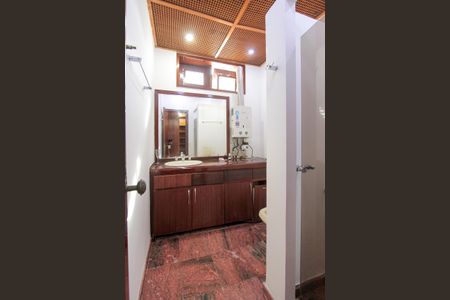 Casa de condomínio para alugar com 782m², 6 quartos e 8 vagasBanheiro Quarto 3 suíte