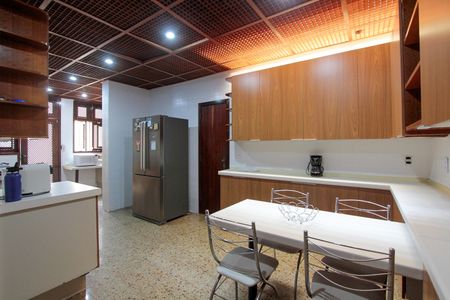 Casa de condomínio para alugar com 782m², 6 quartos e 8 vagasCozinha