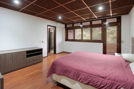 Casa de condomínio para alugar com 782m², 6 quartos e 8 vagasQuarto 4 suíte