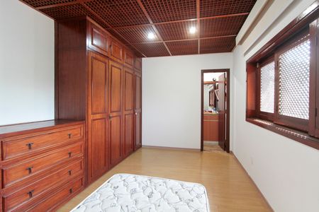 Casa de condomínio para alugar com 782m², 6 quartos e 8 vagasQuarto 2 suíte