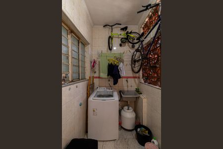 Casa à venda com 275m², 6 quartos e 3 vagasCasa 1 - Área de Serviço  