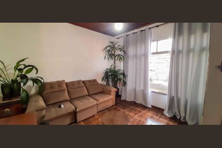 Casa à venda com 120m², 3 quartos e 2 vagasSala