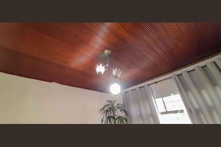 Casa à venda com 120m², 3 quartos e 2 vagasSala