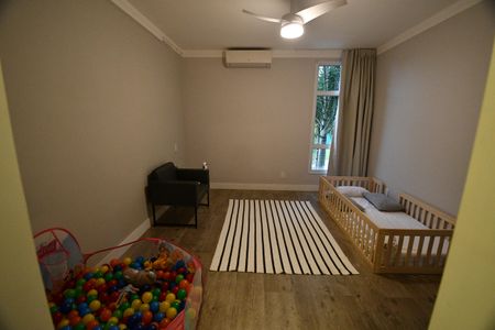 Casa de condomínio à venda com 270m², 3 quartos e 4 vagasSuíte 3