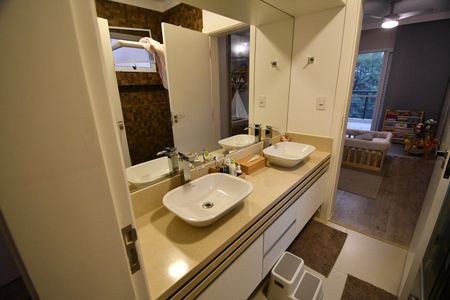 Casa de condomínio à venda com 270m², 3 quartos e 4 vagasBanheiro da Suíte 3